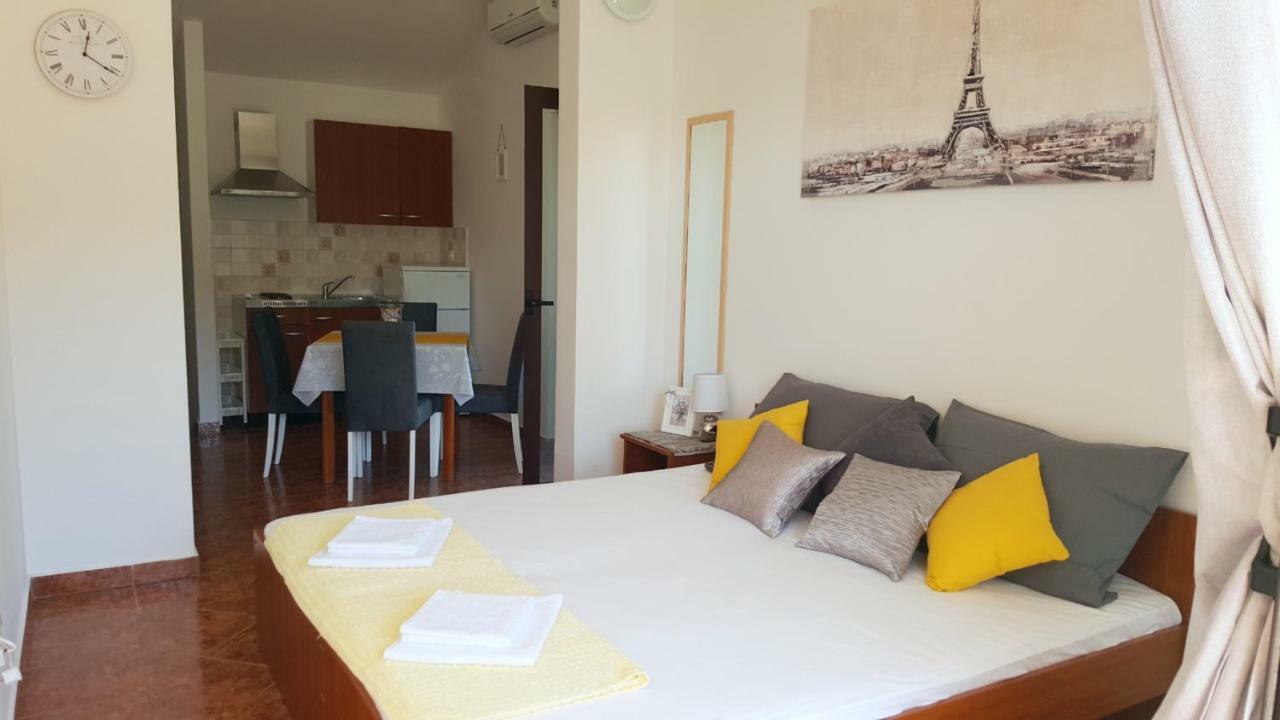 Apartments Antunovic Rogoznica  Eksteriør billede